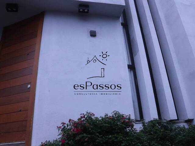 Hall de entrada com porta grande iluminação e estruturação