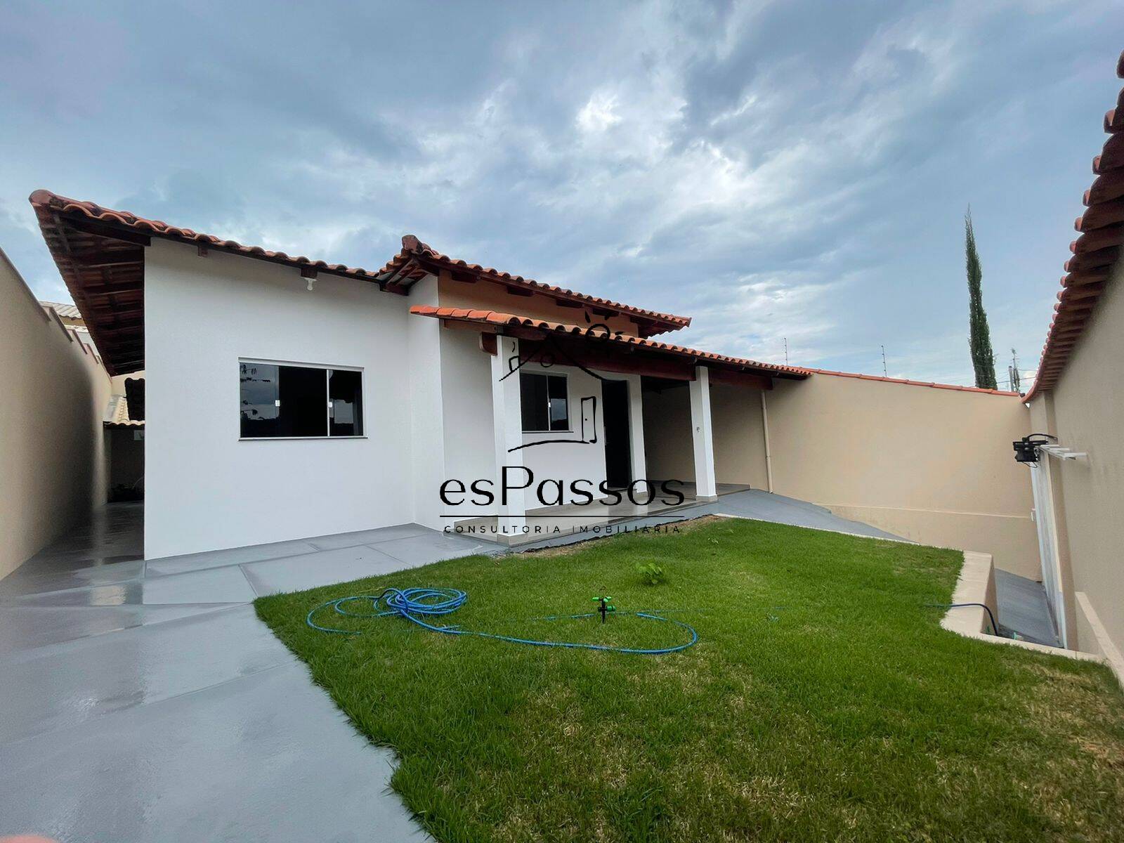 Casa à venda com 3 quartos, 79m² - Foto 1