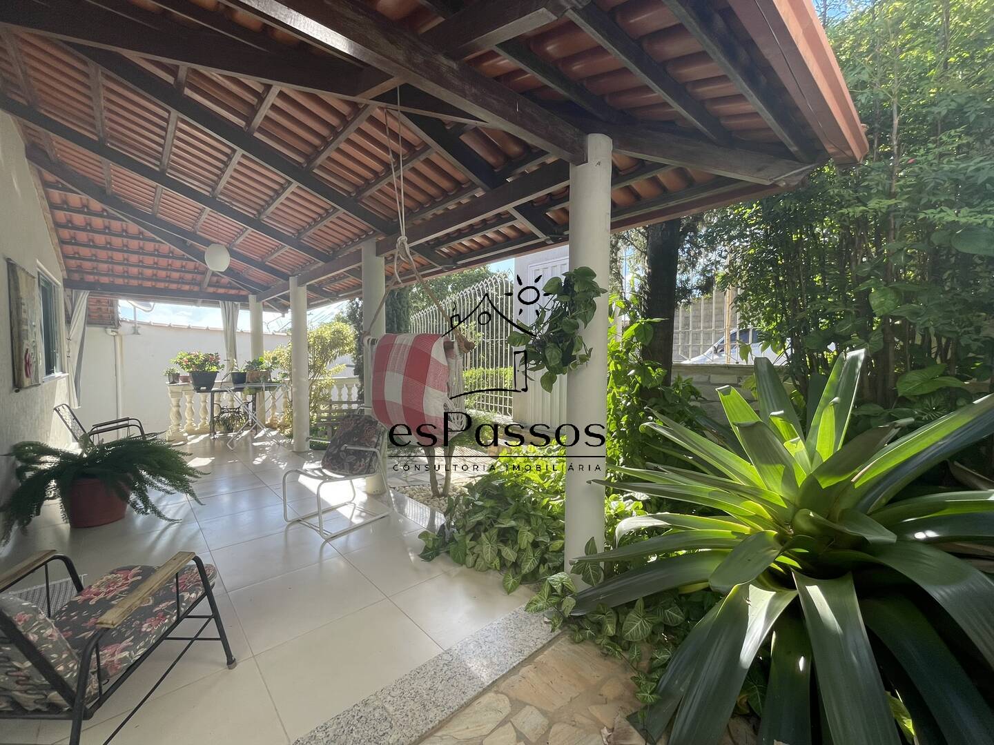 Casa à venda com 3 quartos, 360m² - Foto 2